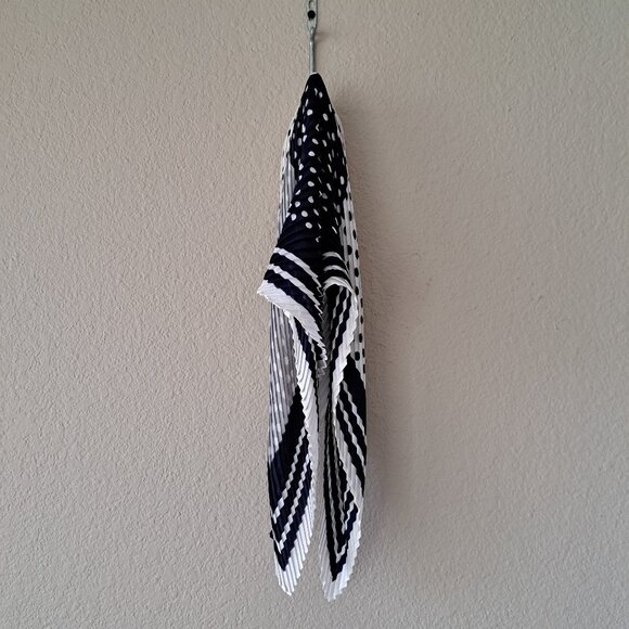 ❤️Retro Navy & White Polka Dot Pleated Scarf - Picture 1 of 11